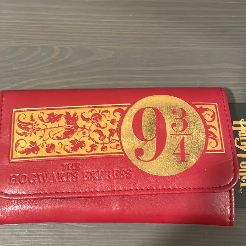 Brand new with tags Harry Potter platform 9 3/4 red and gold wallet